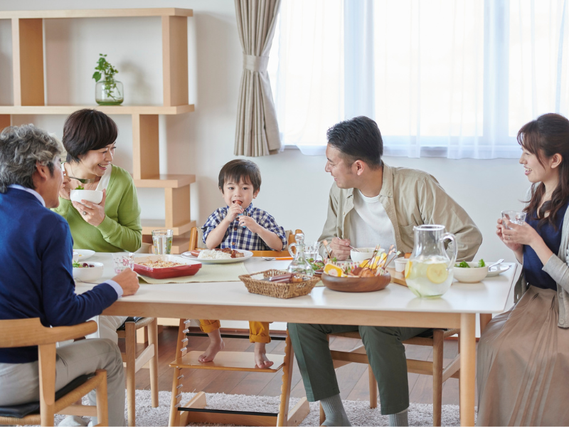 ダイニングテーブルとイスのイメージ画像